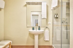 Badewanne, Haartrockner, Bidet, Handtücher