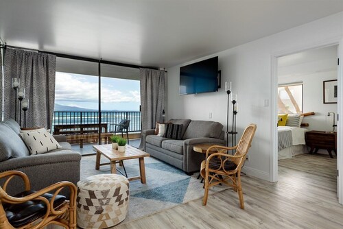 Remodeled Oceanfront Condo with Stunning Views
