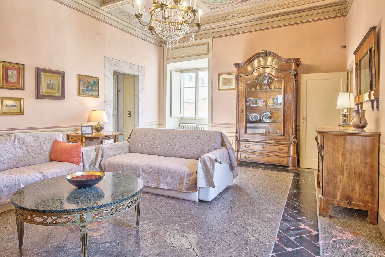 Televisie en een open haard