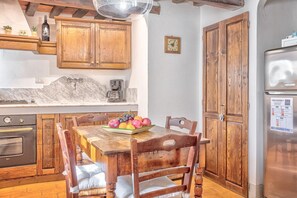 Oven, dishwasher, coffee/tea maker, toaster