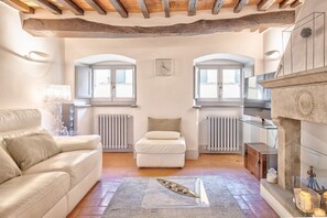 TV - Casa Samuela - perfectly located, only a couple of minutes walk from the center (Cortona)