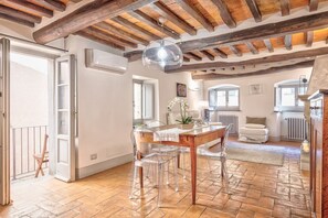 Dining - Casa Samuela - perfectly located, only a couple of minutes walk from the center (Cortona)