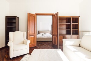 Family Apartment, 3 Bedrooms, City View (Verdi) | Living area - Solemar Sicilia - Palazzo Massimo (Palermo)