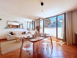 Basic Apartment, 1 Bedroom (Puccini) | Dining room