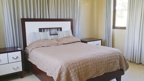 4 室のベッドルーム、WiFi、車椅子でアクセスできる設備