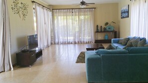 TV - 4BD beach villa in gated and secured residence (Sosúa)