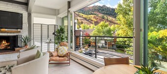 Aspen Mountain Hideaway - Stunning Views! Modern Decor, Wood FP, Outdoor Pool, HT & Walk to Town