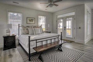 5 slaapkamers, een strijkplank/strijkijzer, reisbedje, wifi