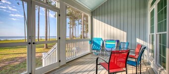 Sycamore Cottage: Elegant Oceanfront Retreat