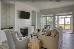 TV, fireplace