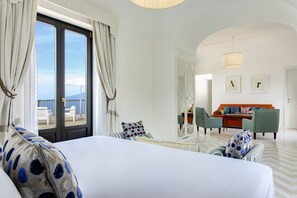 Suite ejecutiva, balcón, vistas al mar | 1 dormitorio, sábanas de algodón egipcio, ropa de cama de alta calidad