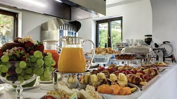 Free daily cooked-to-order breakfast