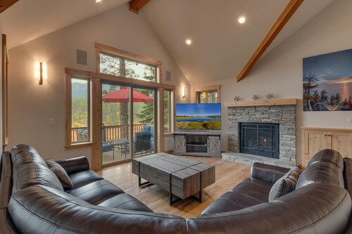 AC, Slot Machine, Skeeball, Bubble Hockey, Shuffleboard, Spa, +Meadow Views – Meadow View Estate