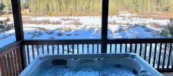 AC, Slot Machine, Skeeball, Bubble Hockey, Shuffleboard, Spa, +Meadow Views – Meadow View Estate