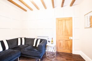 Luxury Cottage, Private Bathroom | Lounge - Northern Hideaways St Cuthberts, Seahouses (Seahouses)