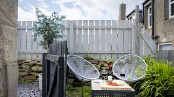 Luxury Cottage, Private Bathroom | Terrace/patio