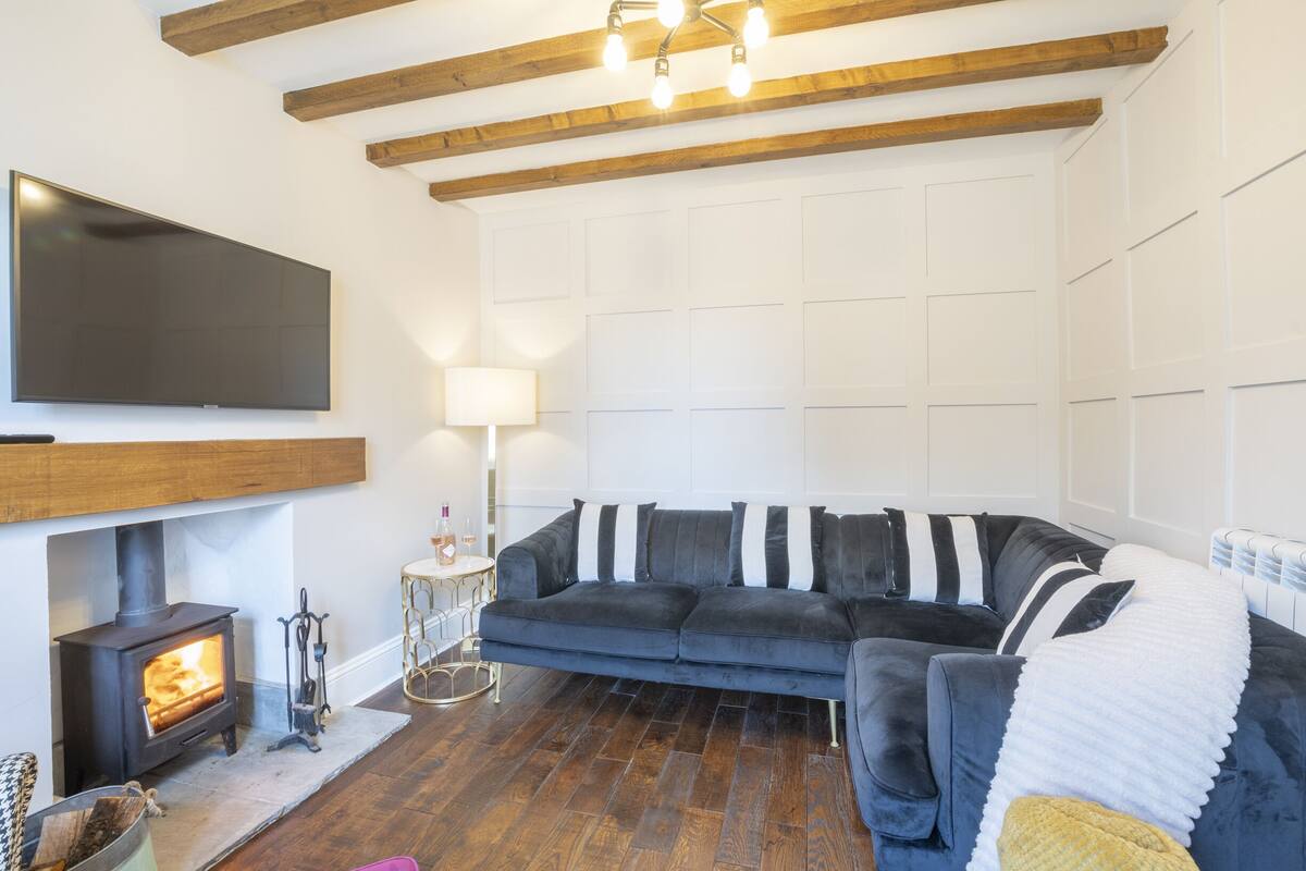 Luxury Cottage, Private Bathroom | Lounge