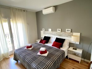 5 bedrooms, iron/ironing board, Internet