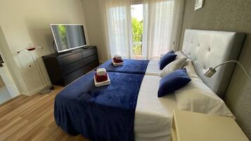 5 slaapkamers, een strijkplank/strijkijzer, wifi, beddengoed