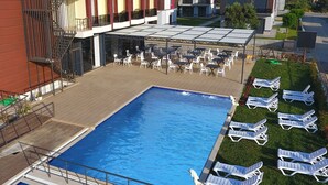 Piscine extérieure en saison