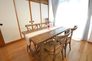 Private Vacation Home | In-room dining - Sobe House in Yomitanson (Yomitan)