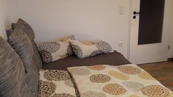 1 Schlafzimmer, Reisekinderbett, kostenloses WLAN, Bettwäsche