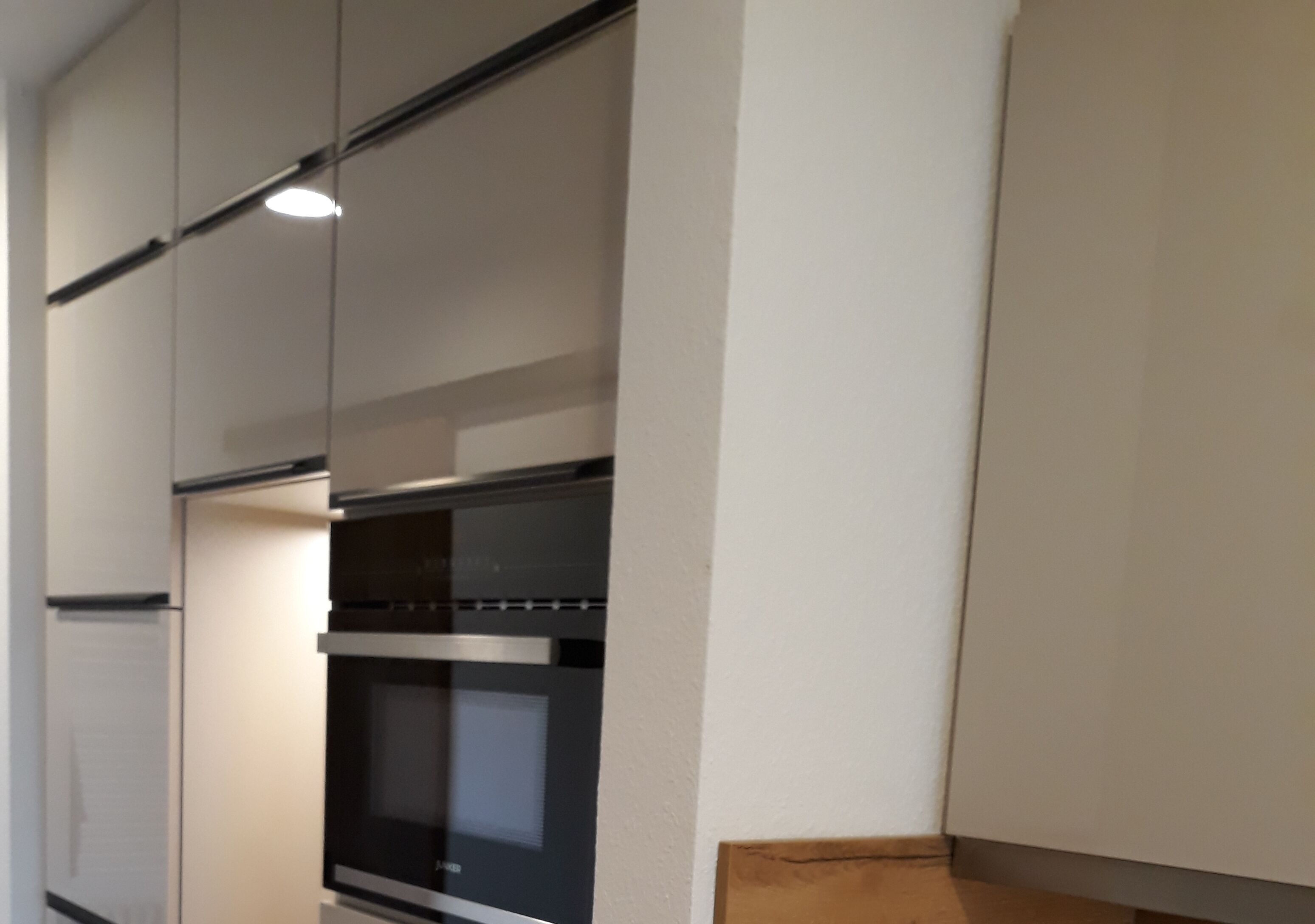 冰箱、微波炉、烤箱、炉灶