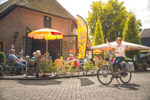 Terrace/patio - Safaritent at Camping de Vuurkuil (Hulshorst)