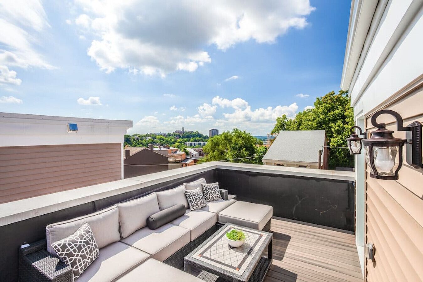 Modern 3B+Rooftop 5 Min to Downtown, UC Hospital, Tesla Charger