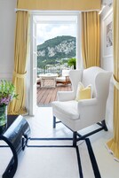 Ropa de cama de alta calidad, edredones de plumas, minibar y caja fuerte