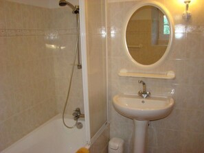Baignoire, serviettes fournies