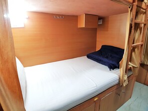 Basic Shared Dormitory, Men only | Free WiFi - Hexahostel Mabrook (Mumbai)