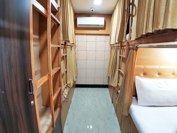 Basic Shared Dormitory, Men only | Free WiFi - Hexahostel Mabrook (Mumbai)