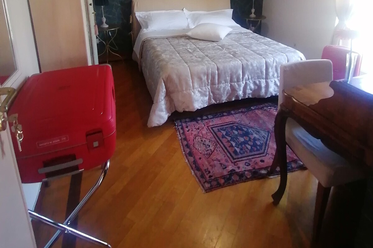 Kamar Double atau Twin Deluks, 1 kamar tidur, Bebas Asap Rokok, kamar mandi pribadi | Seprai Frette Italia, seprai premium, dan selimut bulu angsa