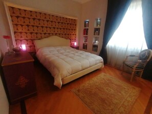 Romantiskt dubbelrum | Egyptiska bomullslakan, sängtillbehör av högsta kvalitet och duntäcken