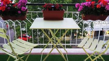 Deluxe Double or Twin Room, 1 Bedroom, Non Smoking, Private Bathroom | Egyptian cotton sheets, premium bedding, down comforters