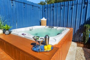 Outdoor spa tub - Refurbished Home | Hot Tub (New Orleans)
