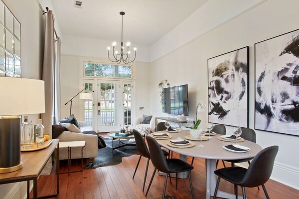 テレビ、書斎 / ワークスペース