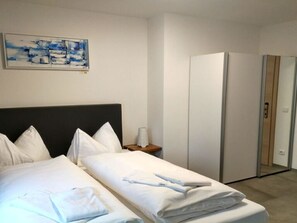 1 bedroom, in-room safe, desk, WiFi