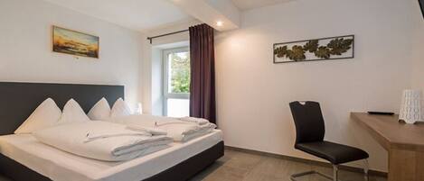 1 bedroom, in-room safe, desk, WiFi