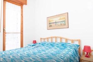 Apartment, 2 Schlafzimmer, Balkon (Nervia 52) | 2 Schlafzimmer, individuell dekoriert, individuell eingerichtet