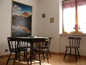 Apartment, 2 Bedrooms, Balcony (Nazionale 131 Big) | In-room dining