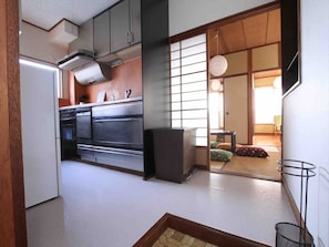 Apartment | Private kitchenette | Fridge, microwave, stovetop, electric kettle - Goraku Shinfukae (Osaka)