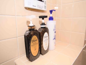 Apartment | Bathroom amenities | Separate tub and shower, deep soaking tub, free toiletries, slippers - Goraku Shinfukae (Osaka)