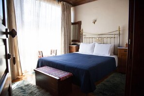 Double Room | Free minibar items, blackout drapes, soundproofing - Hagiati Traditional Hotel (Edessa)