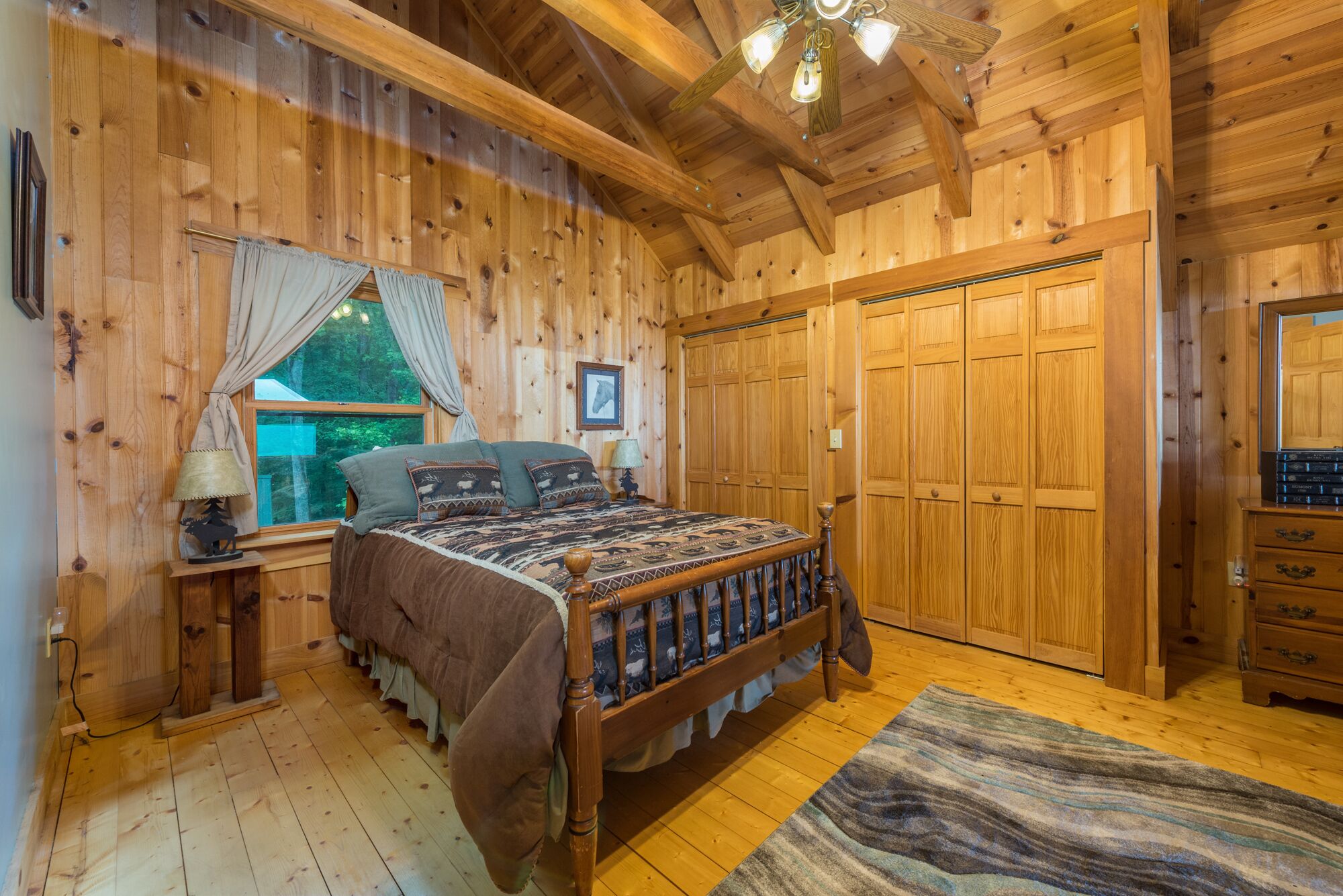 3 bedrooms, desk, iron/ironing board, free WiFi