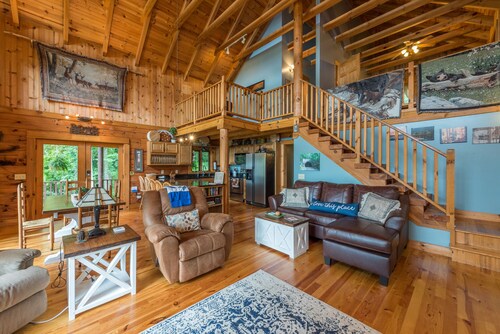 Shadow Ridge Retreat | Pet Friendly + Stunning Mountain Views