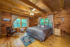 3 slaapkamers, een bureau, een strijkplank/strijkijzer, gratis wifi