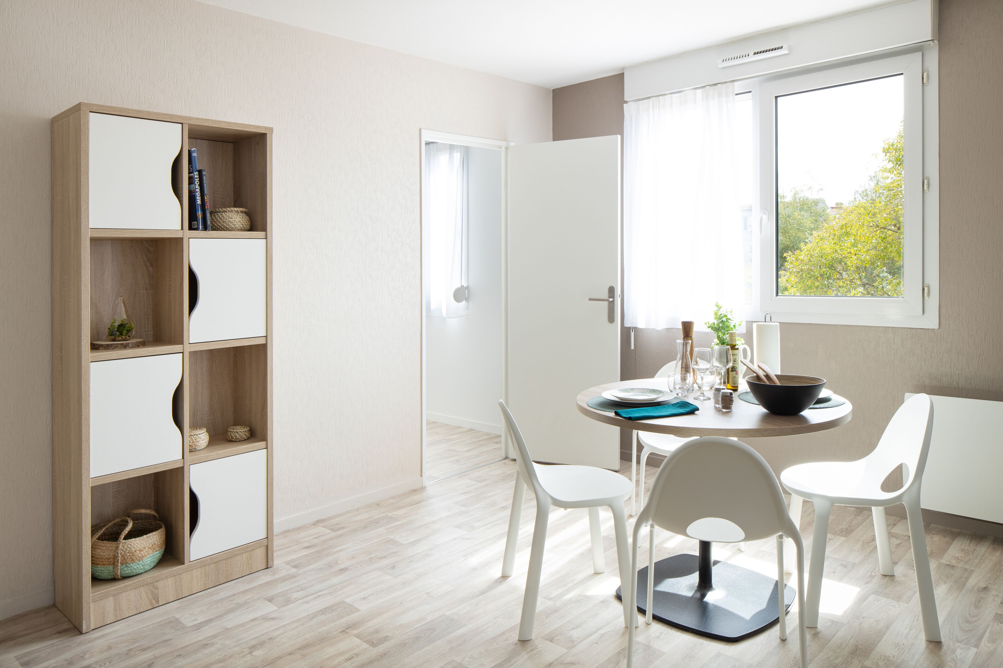 Flat-screen TV, offices