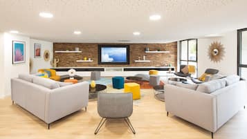 Coin salon dans le hall
